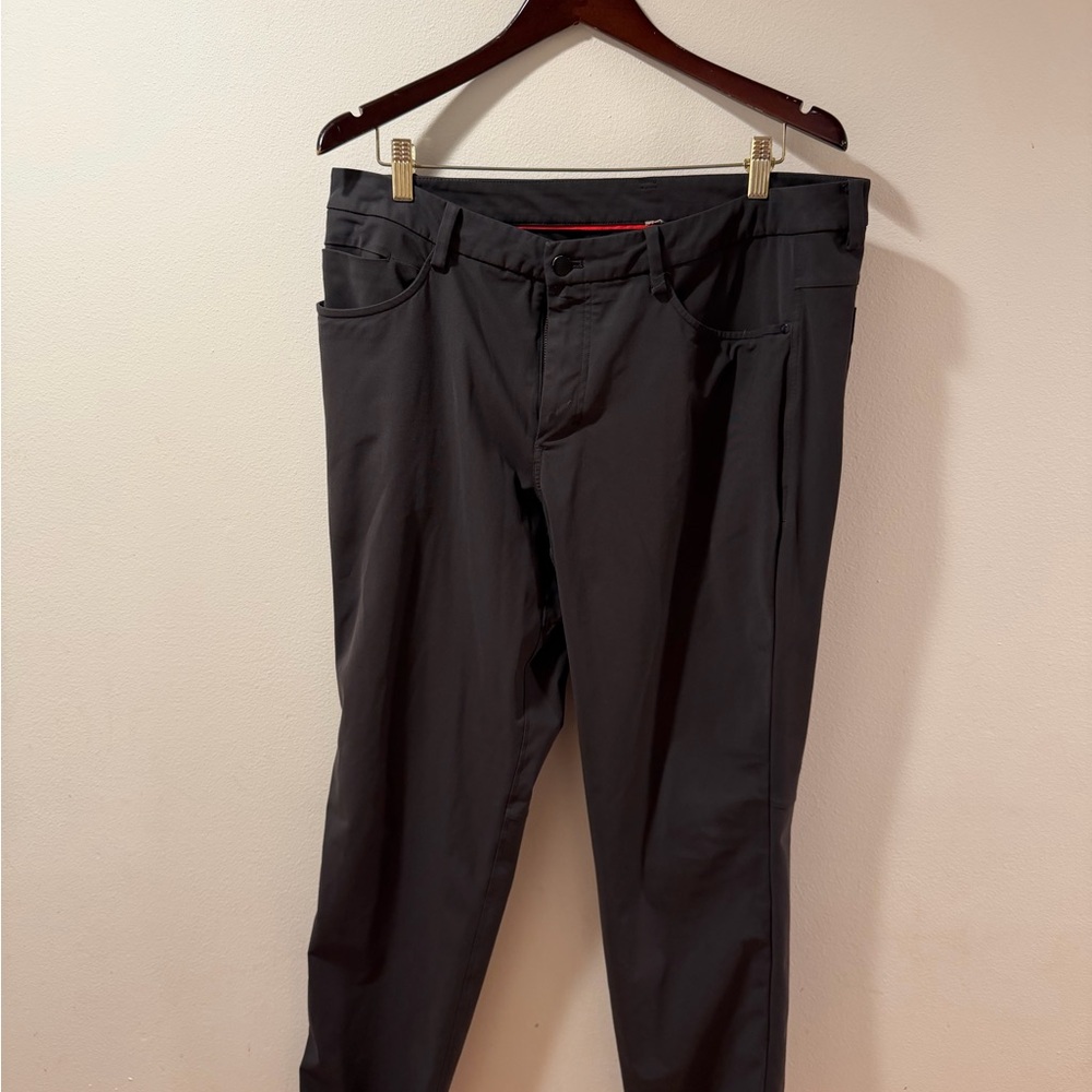 lululemon athletica Men's Chinos in Dark Gray